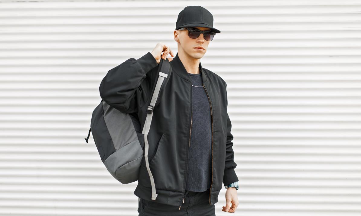 sacai x Carhartt WIP合作系列登陆上海前滩太古里