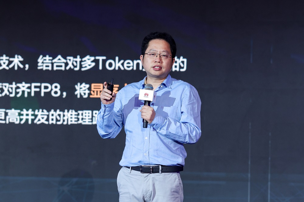 做强算力底座、做好服务生态，华为云持续引领行业智能化变革