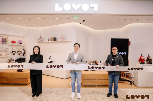 AI陪伴机器人品牌LOVOT上海ifc商场店盛大开业 深化高端战略布局，中国市场再落一子