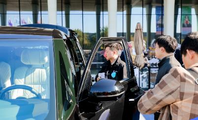 Zeke Auto has been designated as the official vehicle for the 9th Shenzhen Businessmen's Conference and the 20th Anniversary Event of the China Entrepreneurs Club.