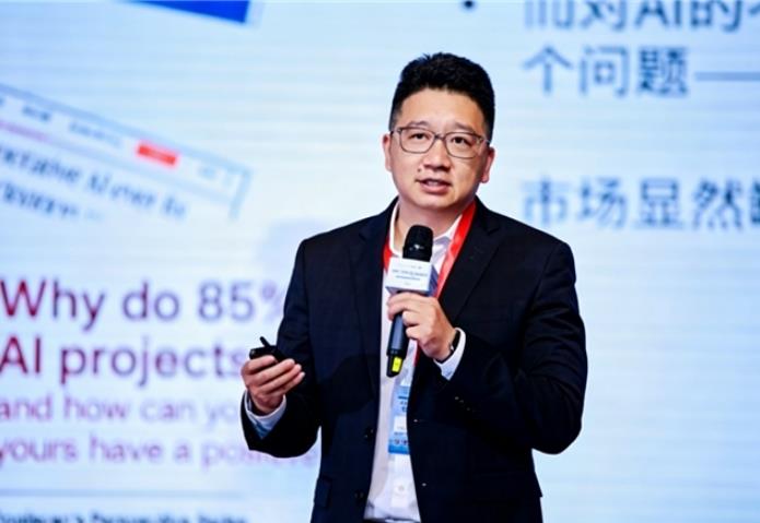 大模型调用成本暴跌90%，盘活数据成为企业AI落地胜负手