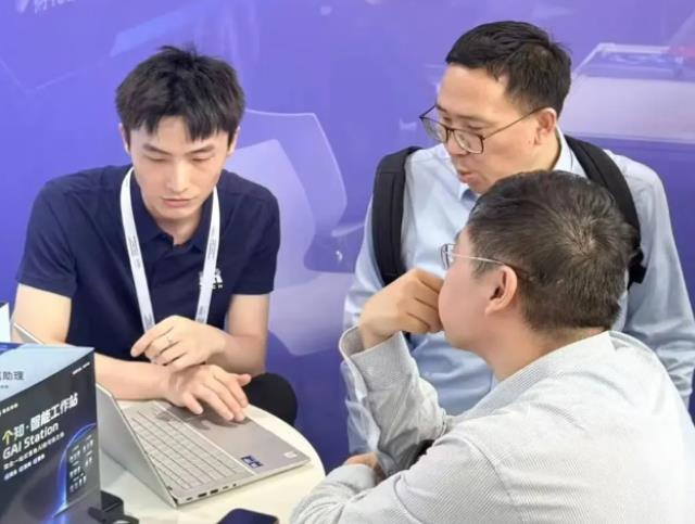 每日互动携全栈AI产品亮相 WAIC，个知·智能工作站为政企办公带来实用级AI解决方案