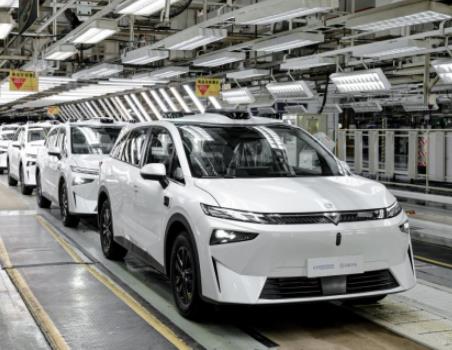 哈啰Robotaxi进程再加速，首款自研车型量产交付